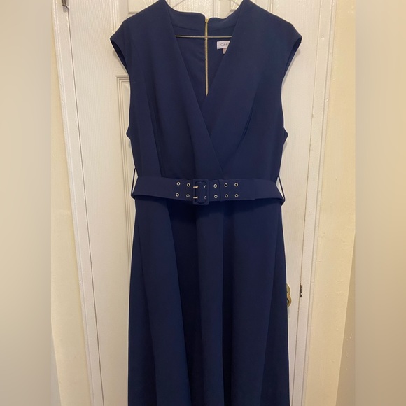 CALVIN KLEIN MIDI BELTED DRESS with back zipper Vneck short sleeve w/pockets - Picture 14 of 14